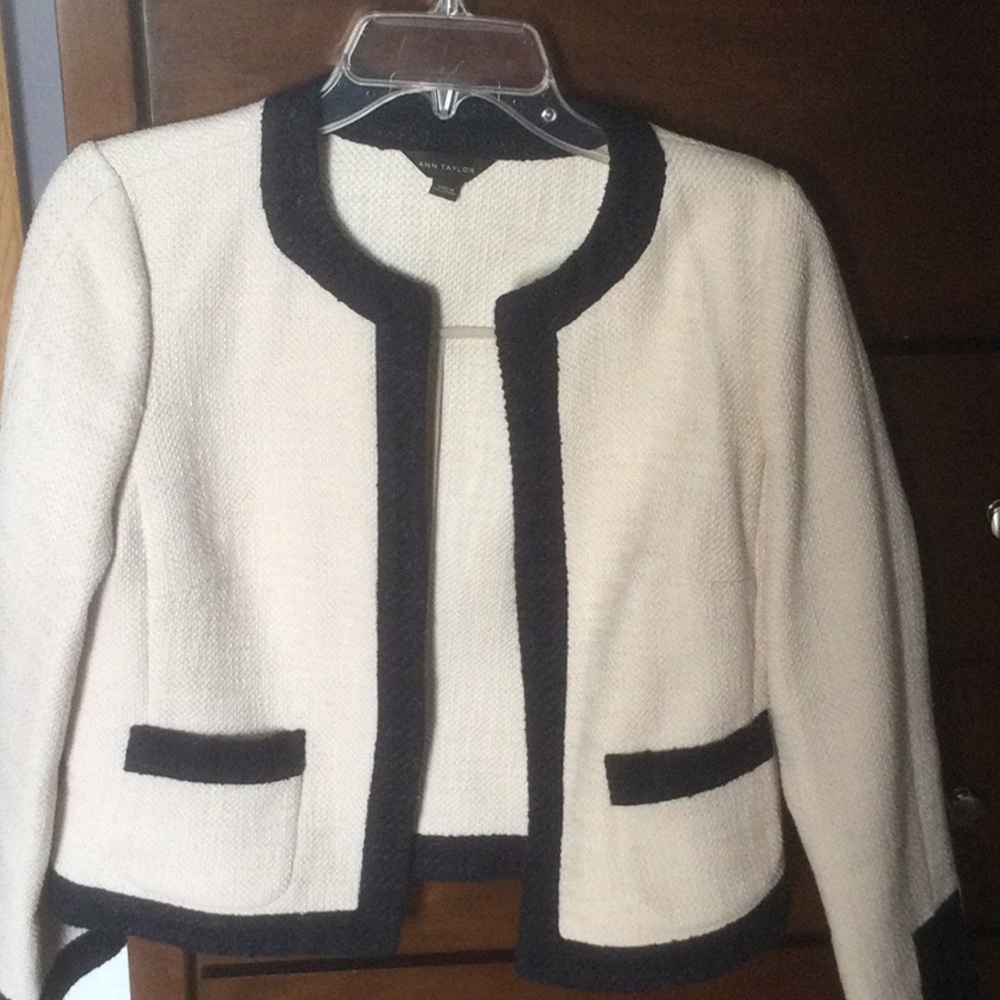 Black and white boucle lady jacket sz S